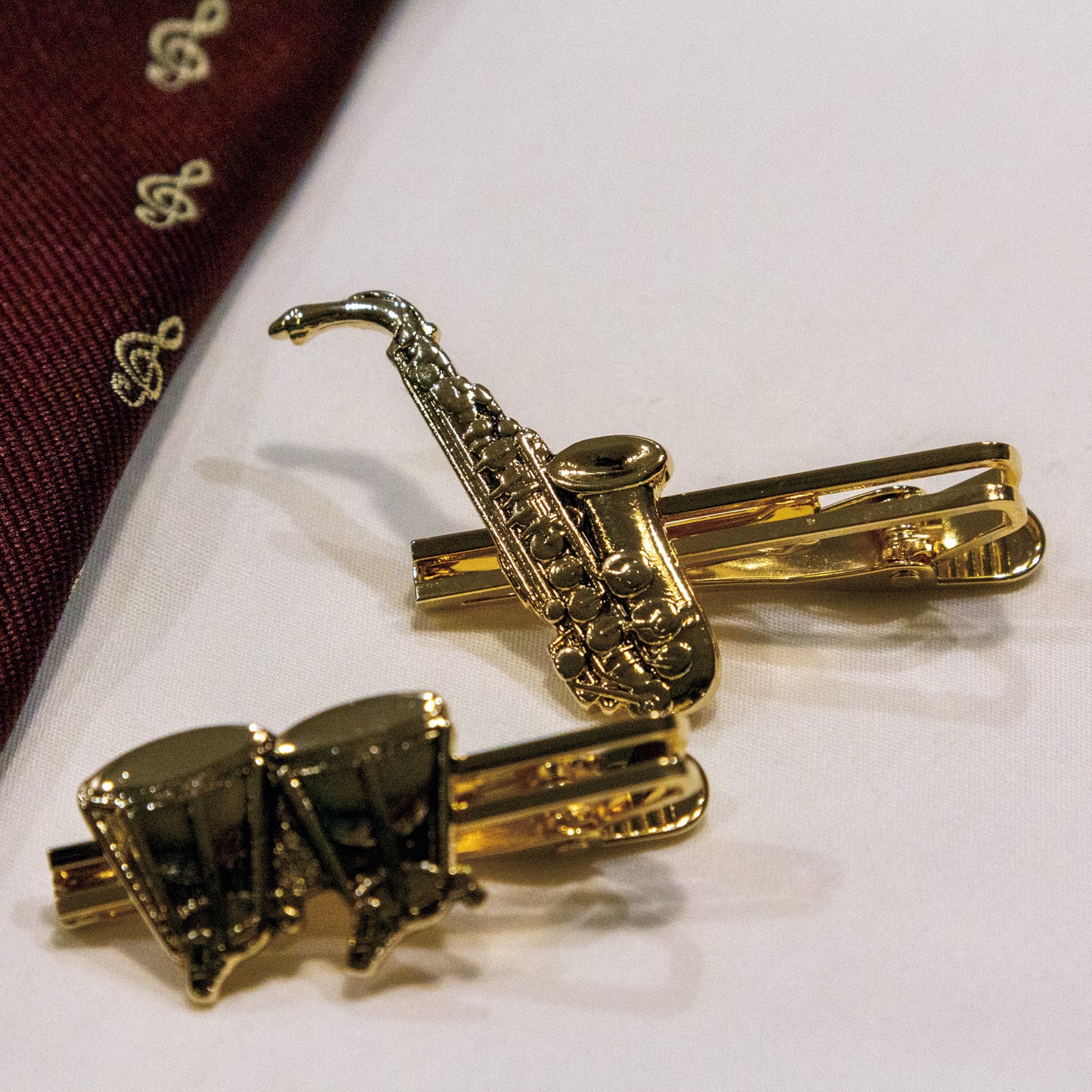 Prendedor de gravata padrão feminino dourado [18 tipos]