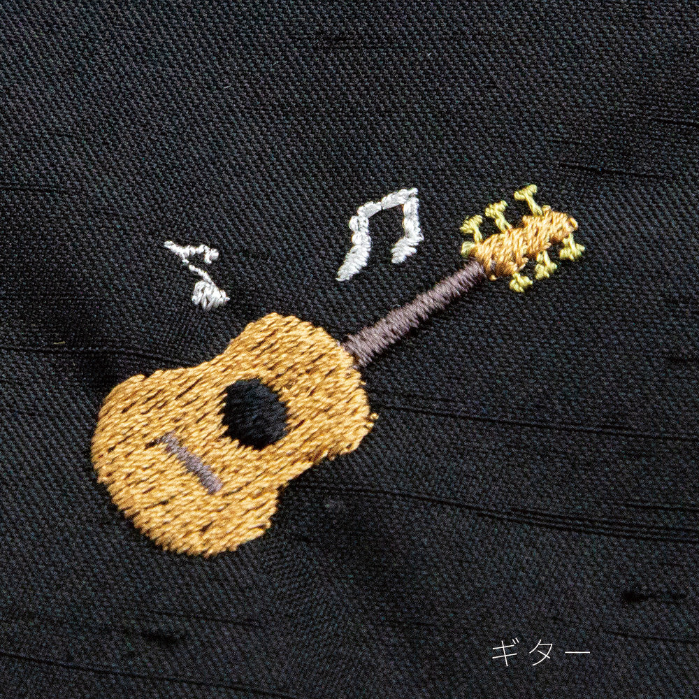 エンブロイダリー（刺繍）マルチポーチ