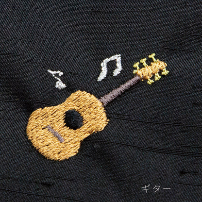 エンブロイダリー（刺繍）マルチポーチ