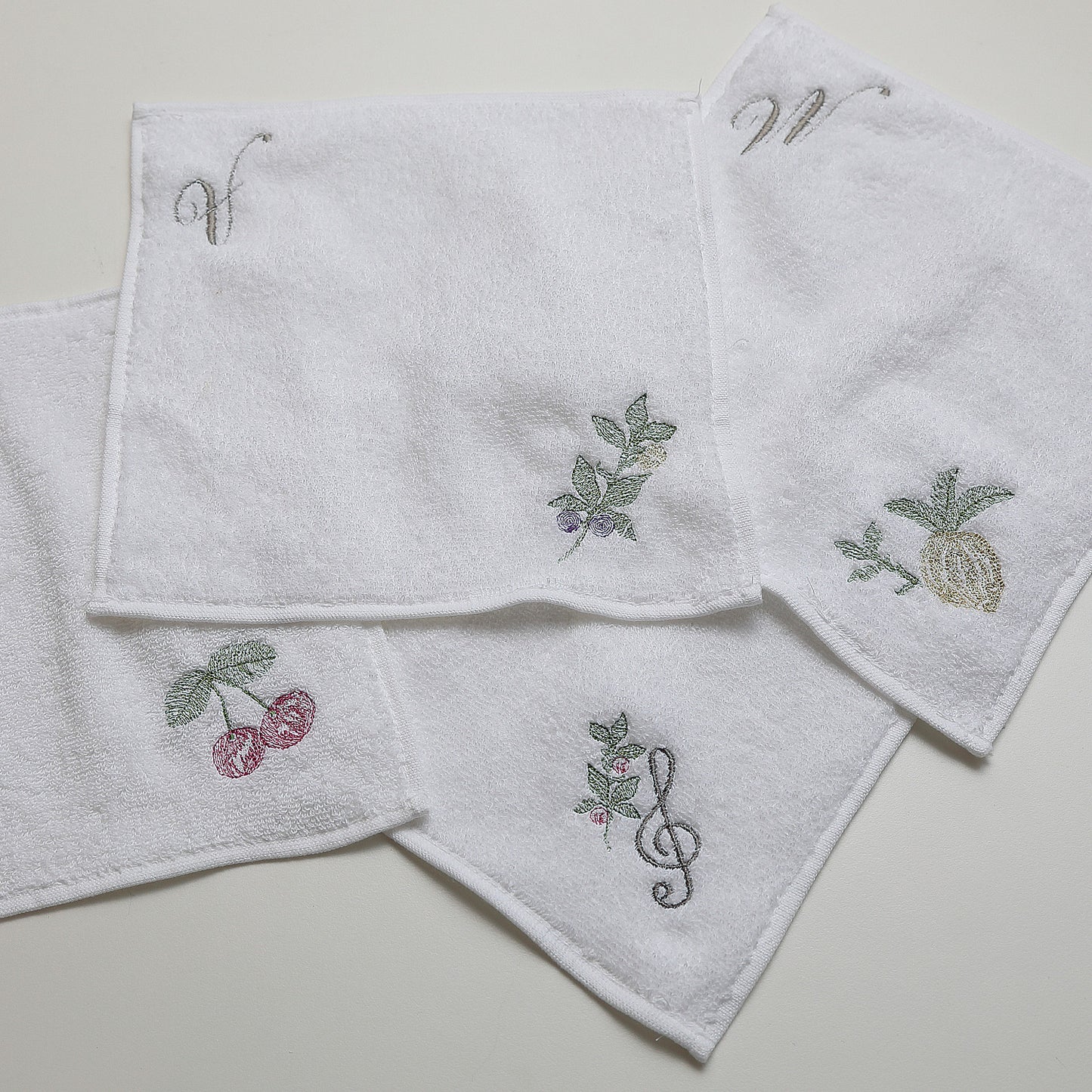 [Grabado personalizado] Pañuelo bordado para días apacibles